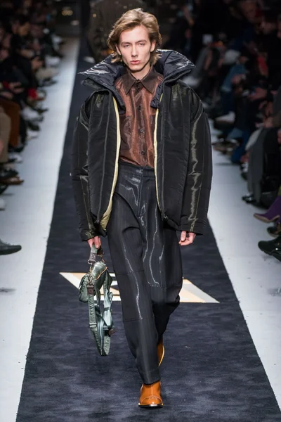 Look 49
